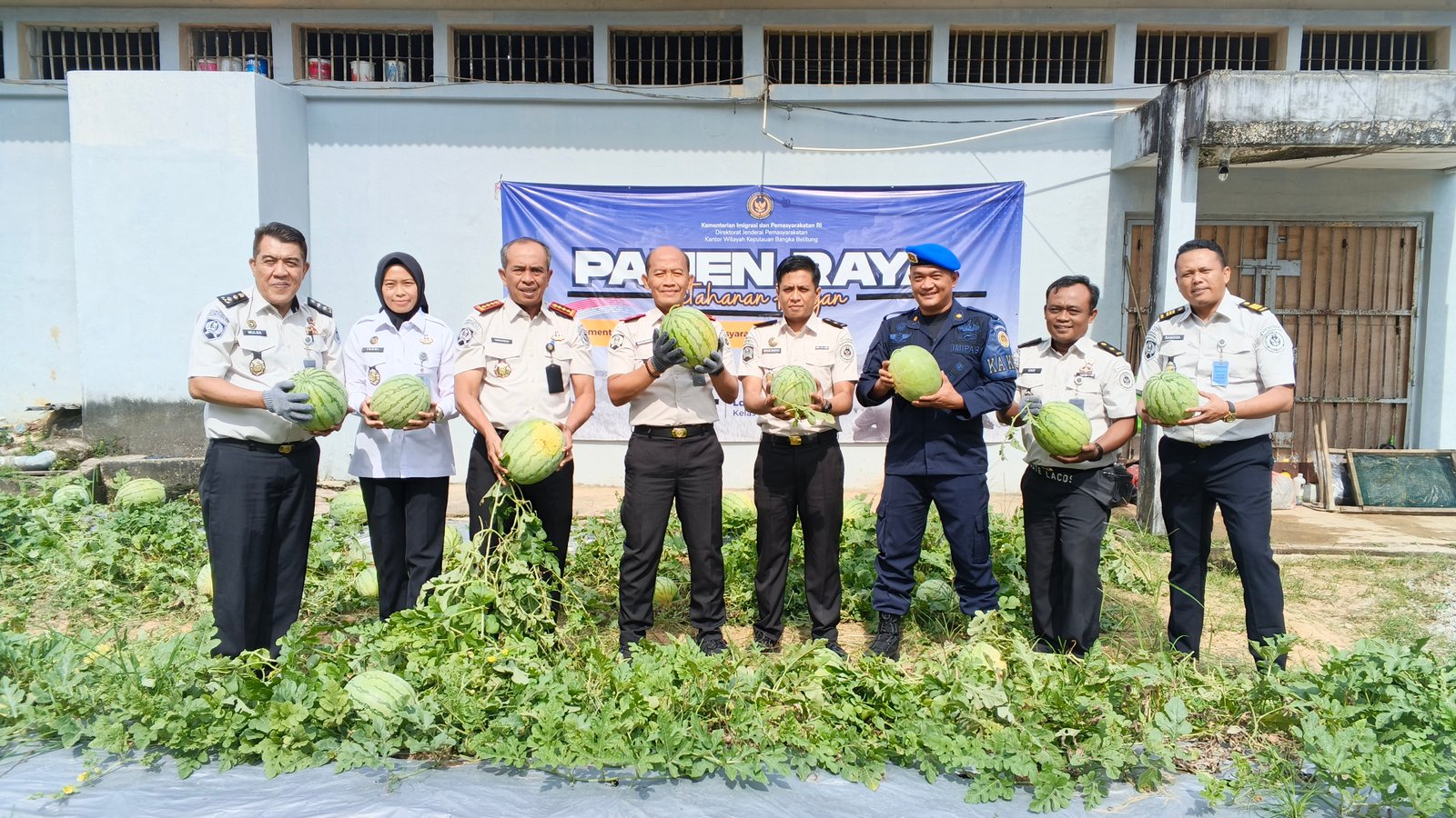Plt. Kakanwil Gunawan Apresiasi Program  Ketahanan Pangan Lapas Pangkalpinang Lewat Panen Semangka Setengah Ton Lebih